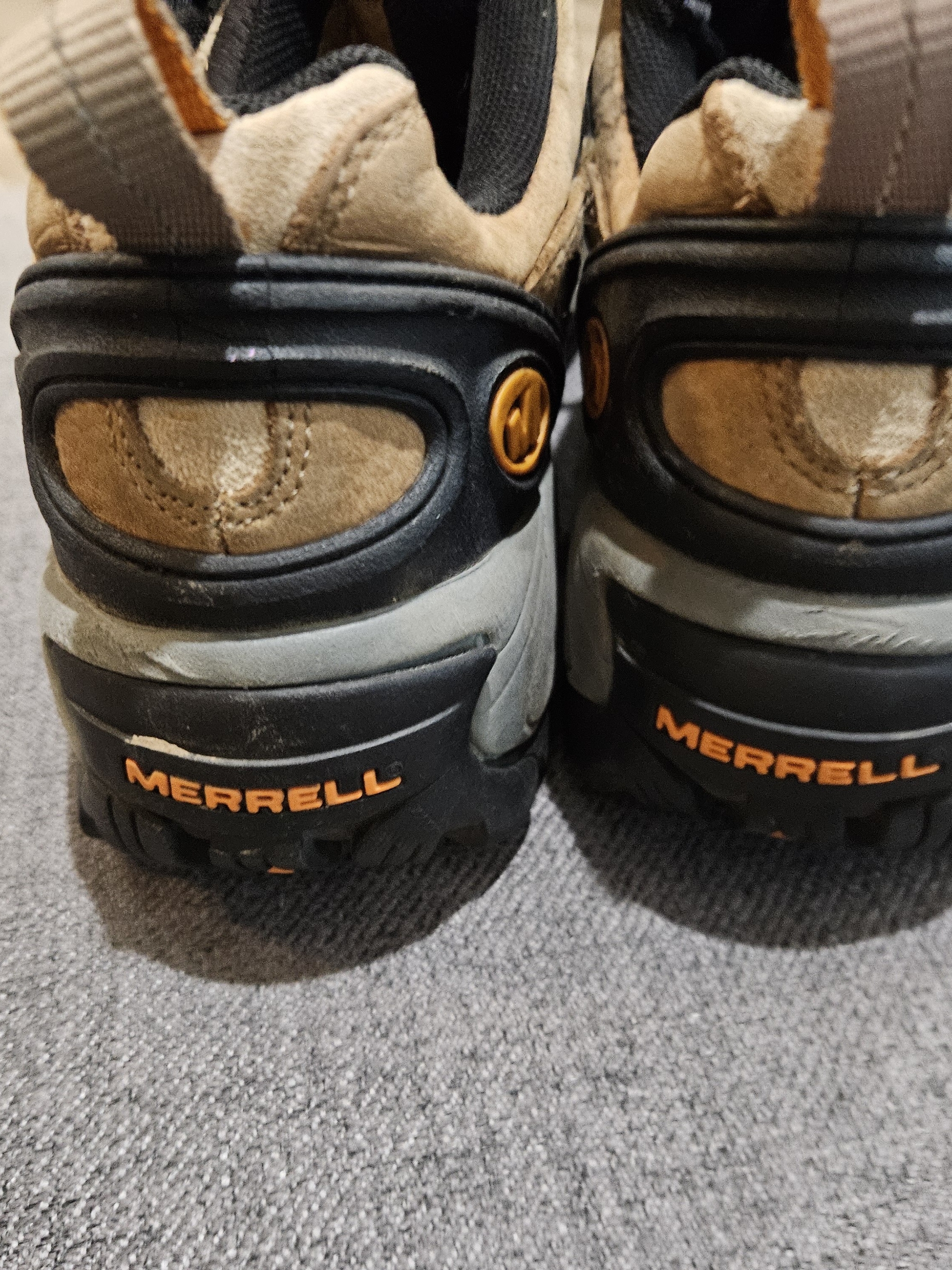 Merrell Hiking Shoes In Tan And Black. Size 10 — image 4 of 6